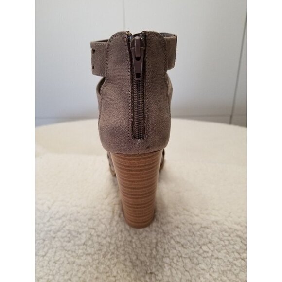 Fergalicious by Fergie Women's Vellum Block Heeled Sandal in Doe Size 5 M - Picture 5 of 8